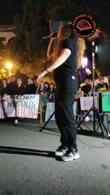 Video de una rapera a plaça Catalunya